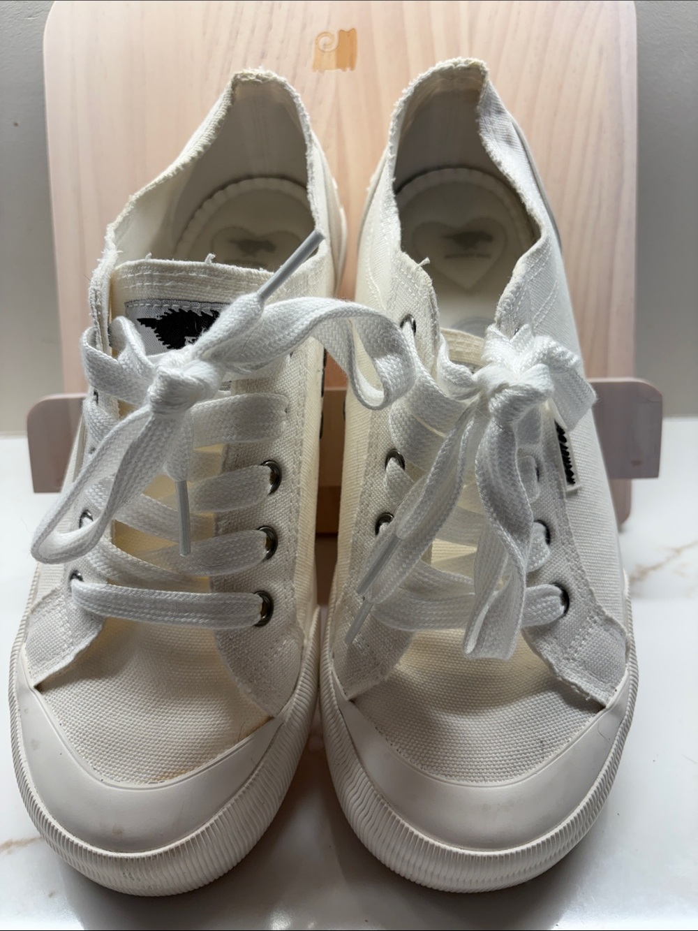 Rocket Dog Women's White Canvas Lace-Up Sneakers